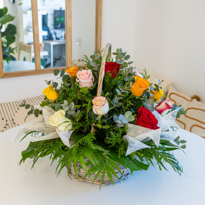 rosas rosas, rojas, amarillas