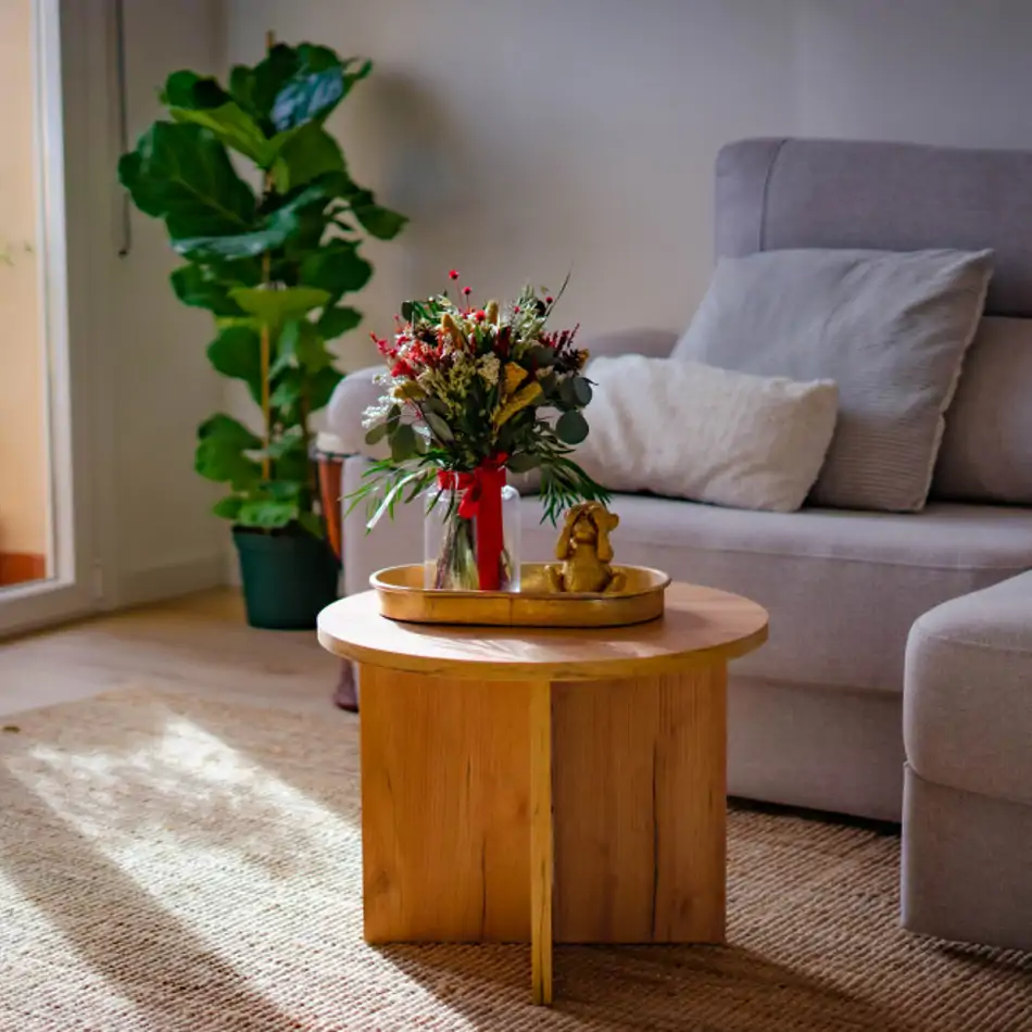 Jarrón flor seca en tonos rojos