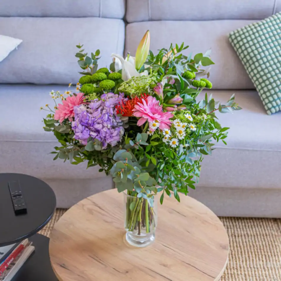 Ramo de flor variada con hortensias