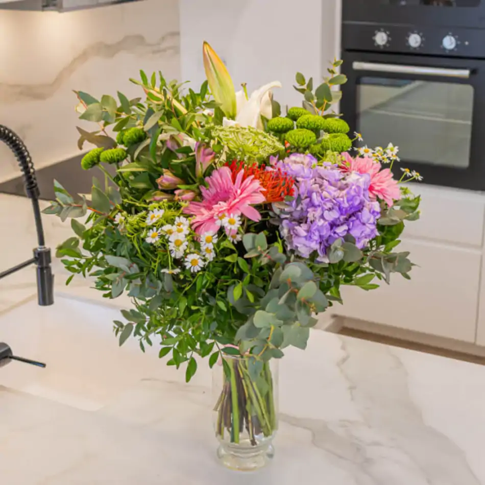 Ramo de flor variada con hortensias
