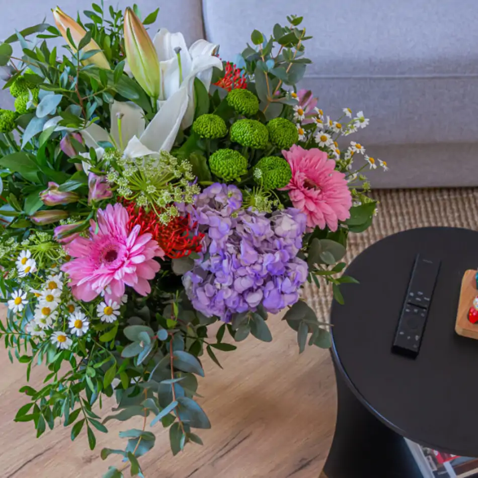 Ramo de flor variada con hortensias