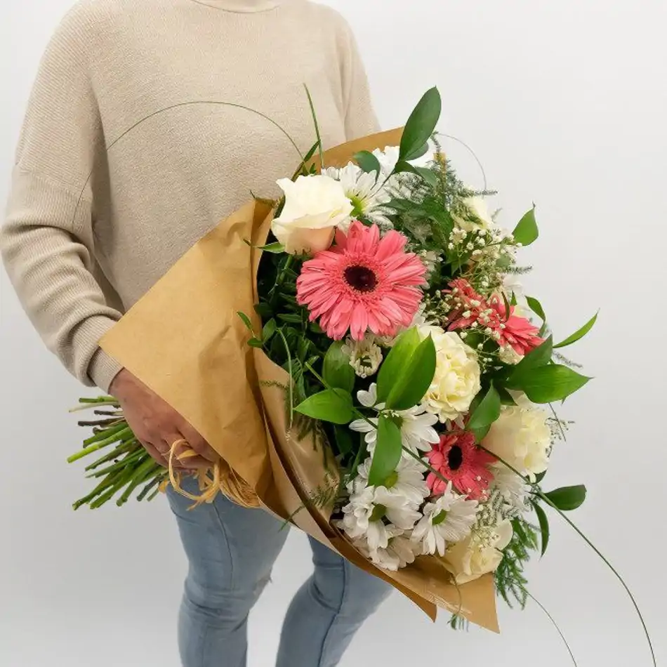 Ramo de gerberas, margarita y rosas