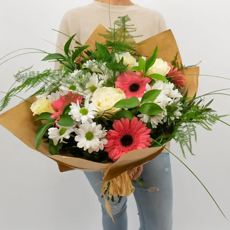 Ramo de gerberas, margarita y rosas