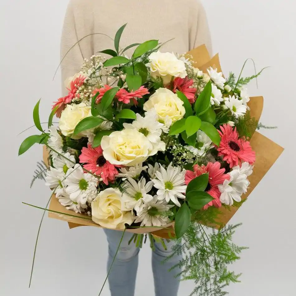 Ramo de gerberas, margarita y rosas