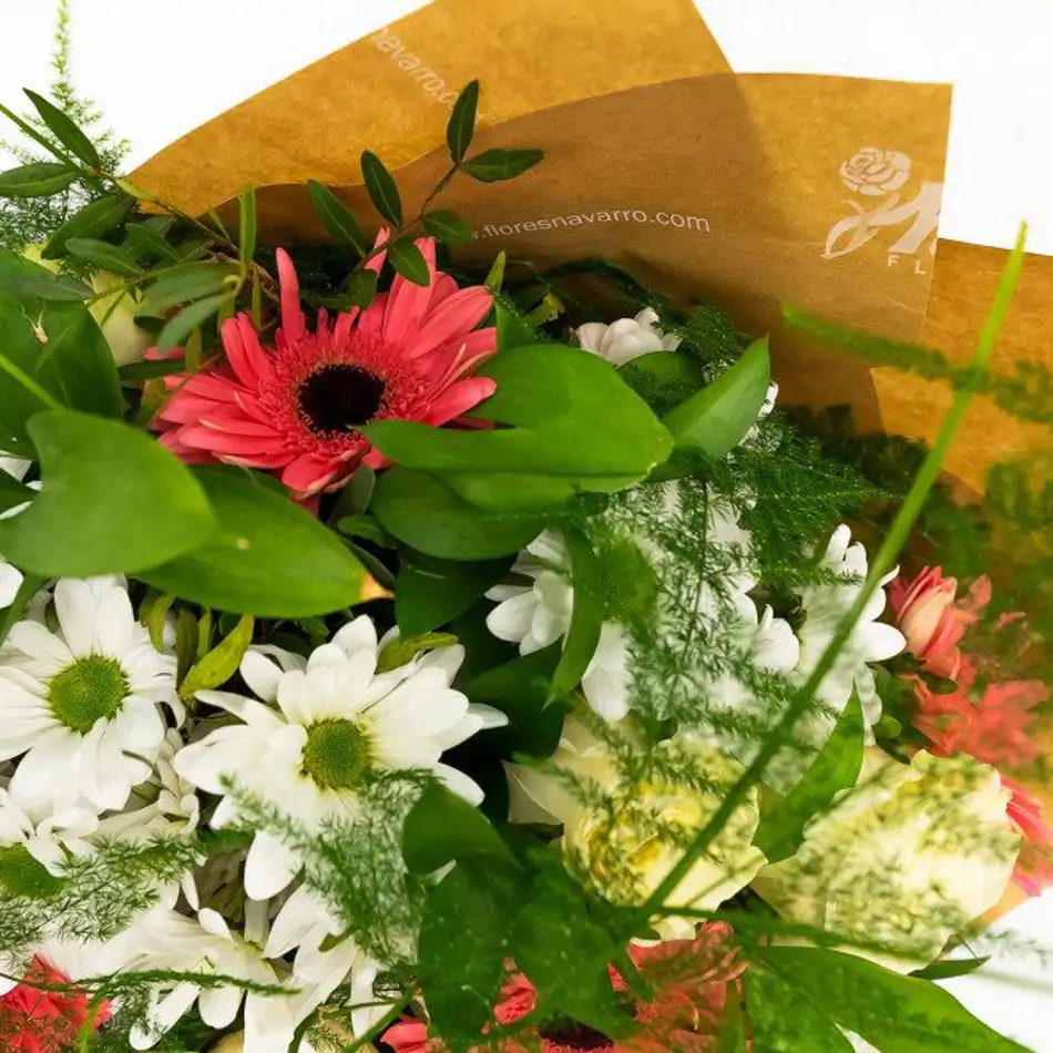 Ramo de gerberas, margarita y rosas