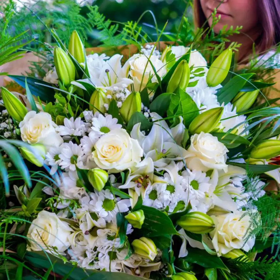 Ram de lilium, margarida i roses