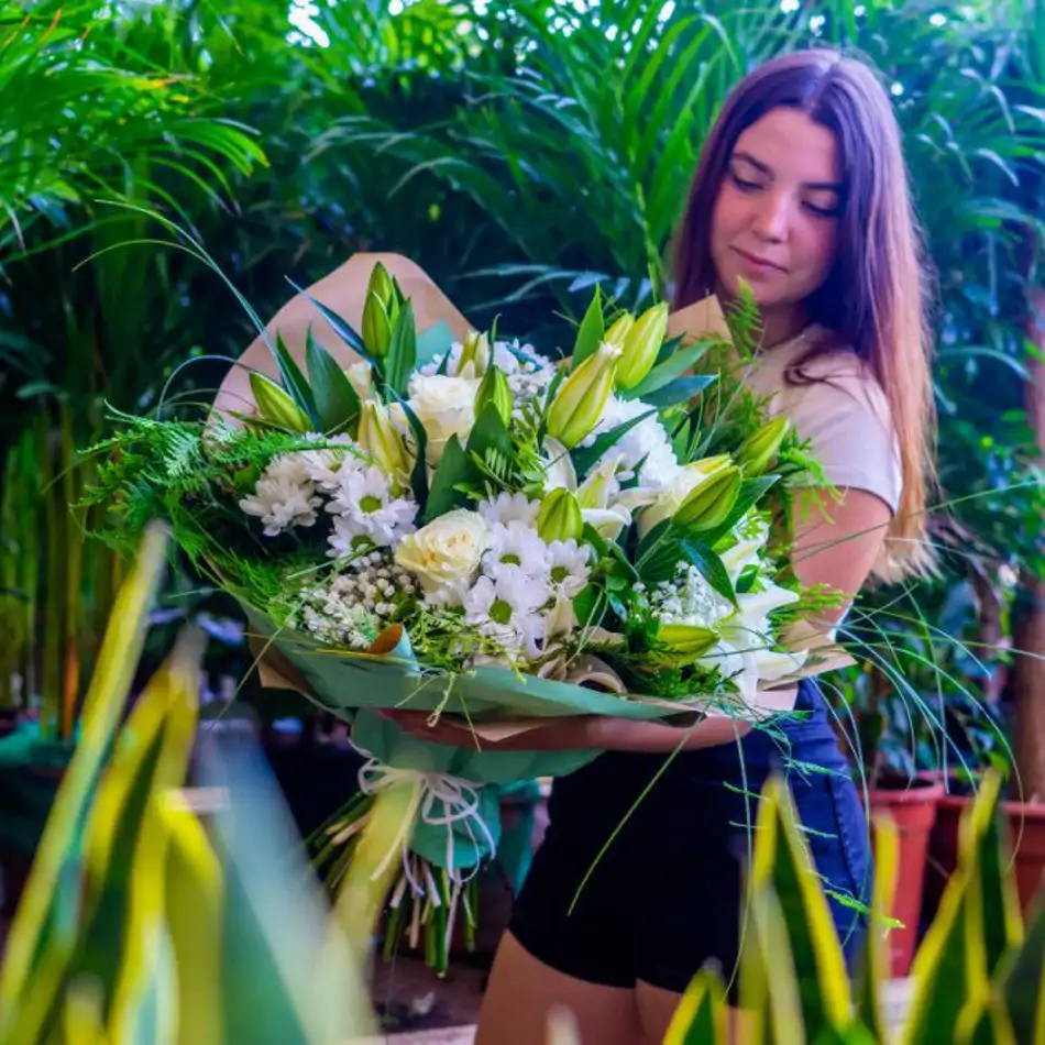 Ram de lilium, margarida i roses