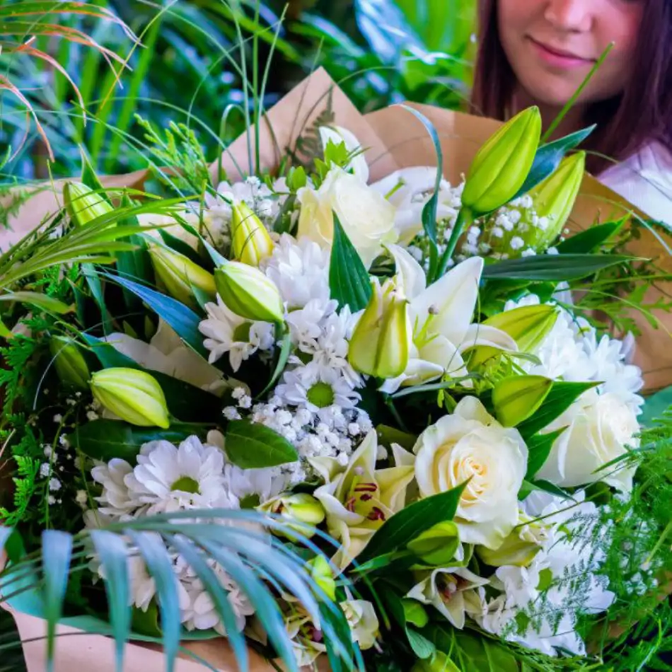 Ram de lilium, margarida i roses