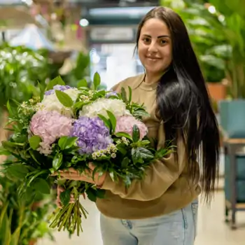 Comprar Ramo romántico de hortensias en Barcelona